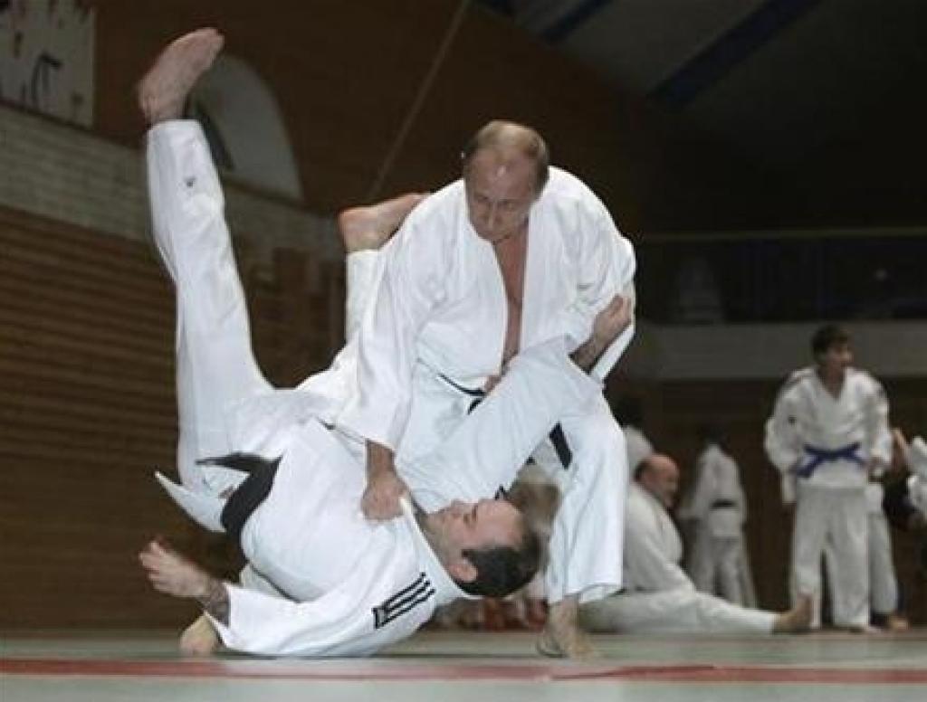 Vladimir Putin offers to join Russian judo team