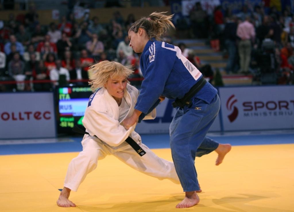 Natalia Kuzyutina prolongs European title
