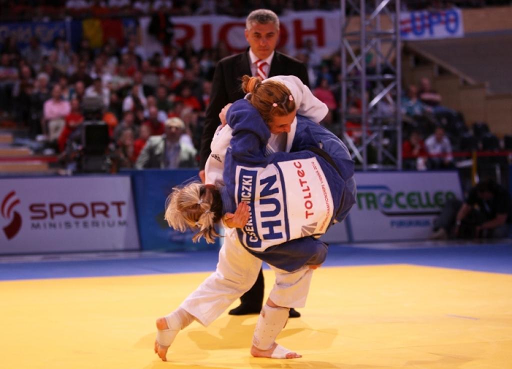 Alina Dumitru (ROU) takes sixth European title