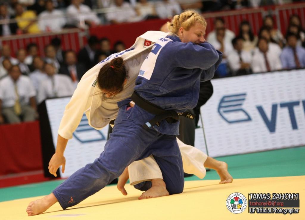 Japan takes two world title at day 1