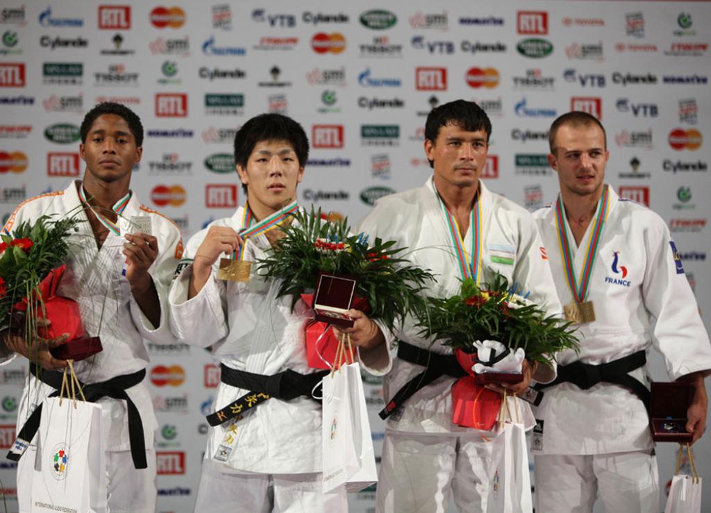 Clean sweep for Japan on second day WChs