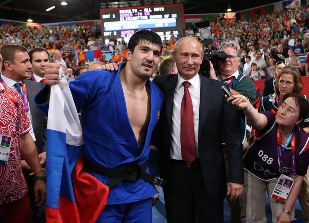 Vladimir Putin and David Cameron visit the Olympic Judo