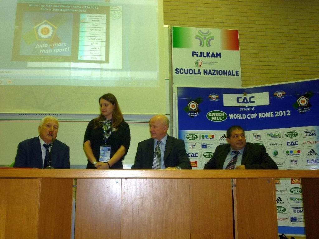 Draw Men and women at Green Hill World Cup in Rome