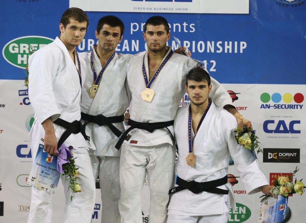 Russia claims gold and bronze U81kg