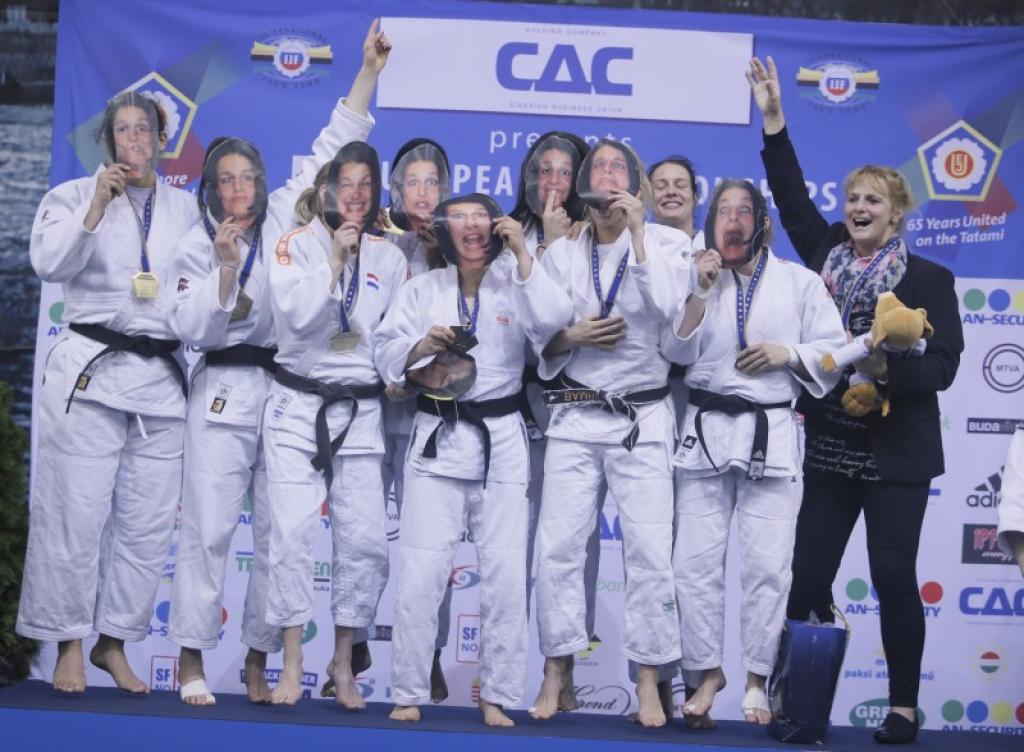 All reactions of the women's European team medallists