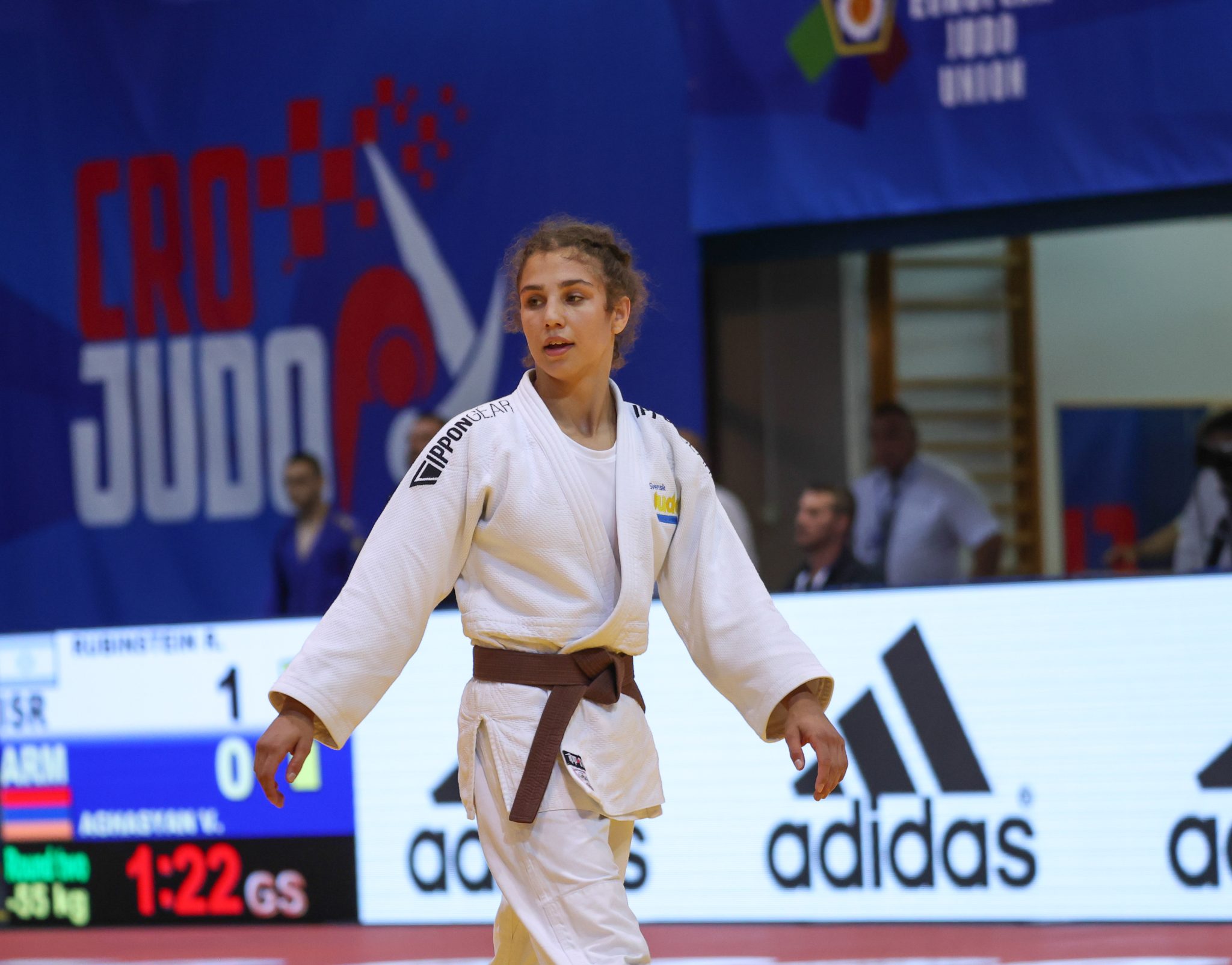 SEEDING ONLY STANDS FOR YOUNG WOMEN ON DAY ONE IN POREC