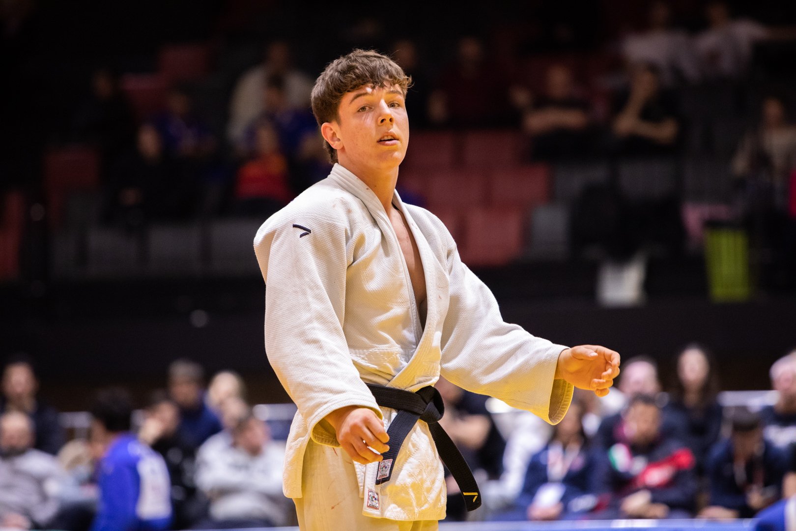 GOLD REPLACES SILVER FOR SIMIN