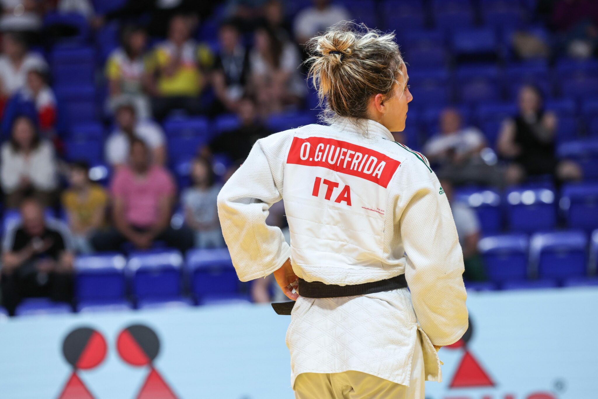 World Champions Advance To Finals