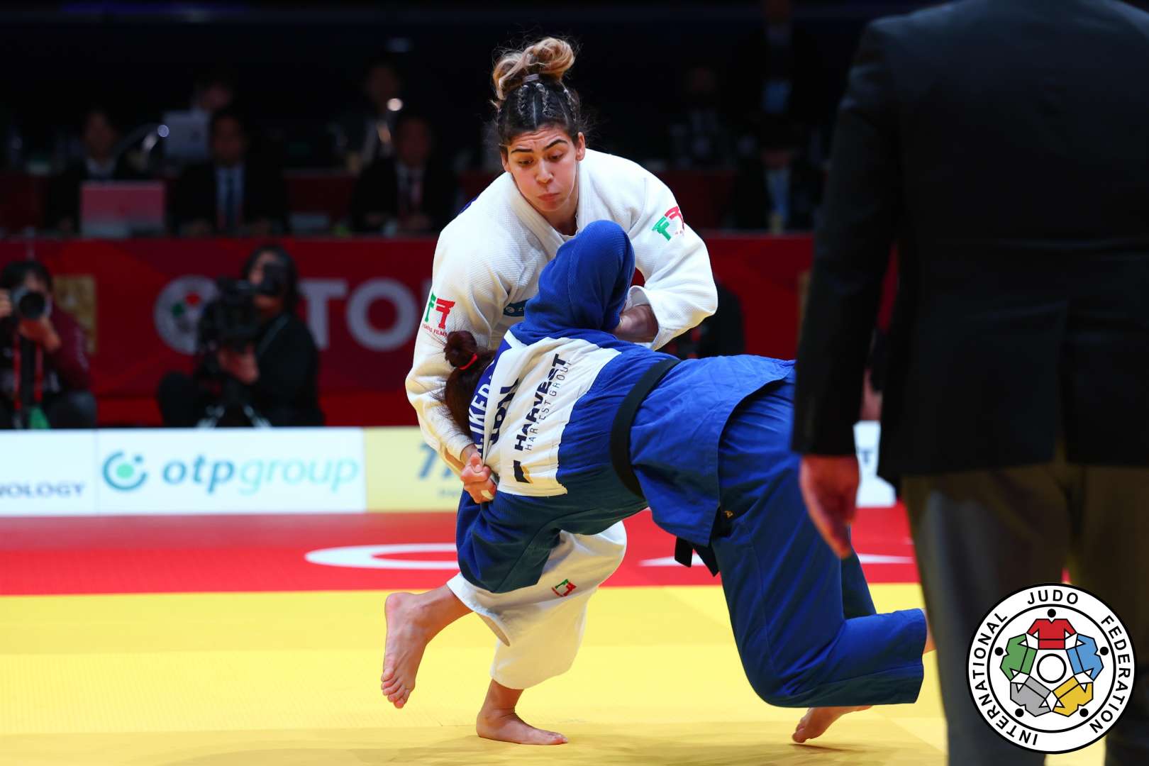 Taimazova and Sampaio Come Close